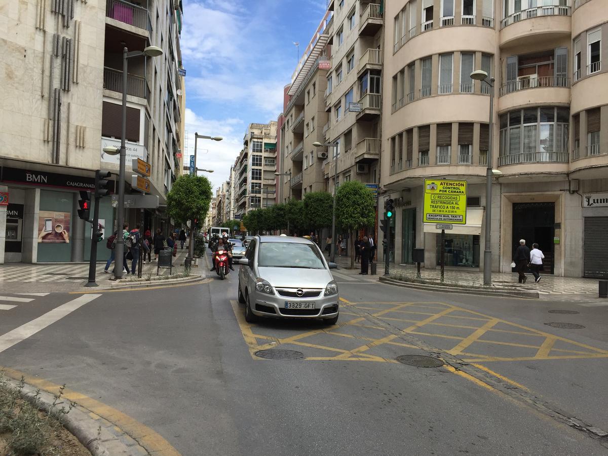 Piso en calle Recogidas  Granada Exterior foto